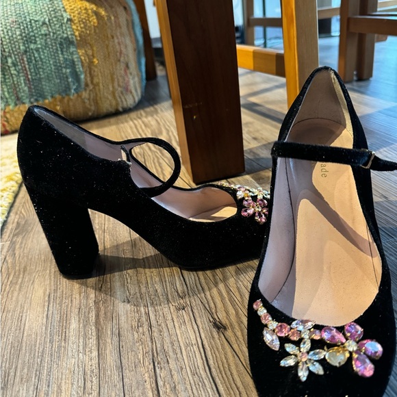 Kate spade used shoes in good condition, one stone is missing - Picture 5 of 5